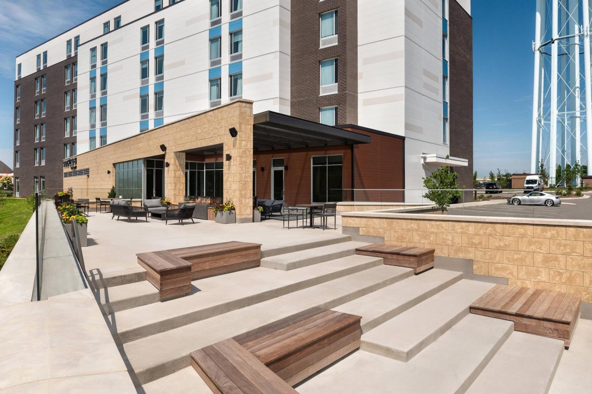 Springhill Suites By Marriott Milwaukee West/Вауватоса Екстер'єр фото