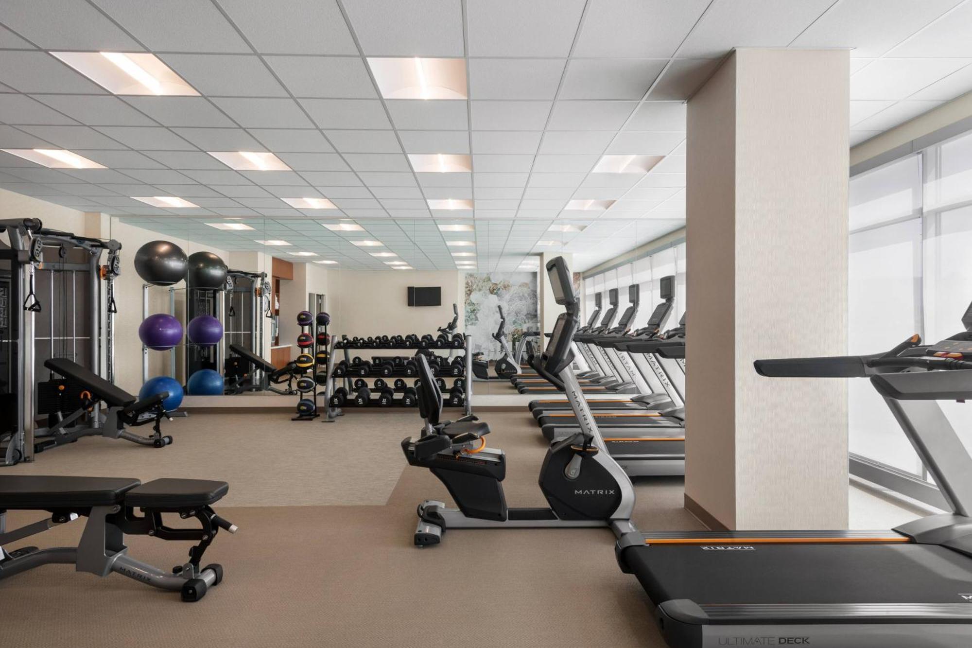 Springhill Suites By Marriott Milwaukee West/Вауватоса Екстер'єр фото