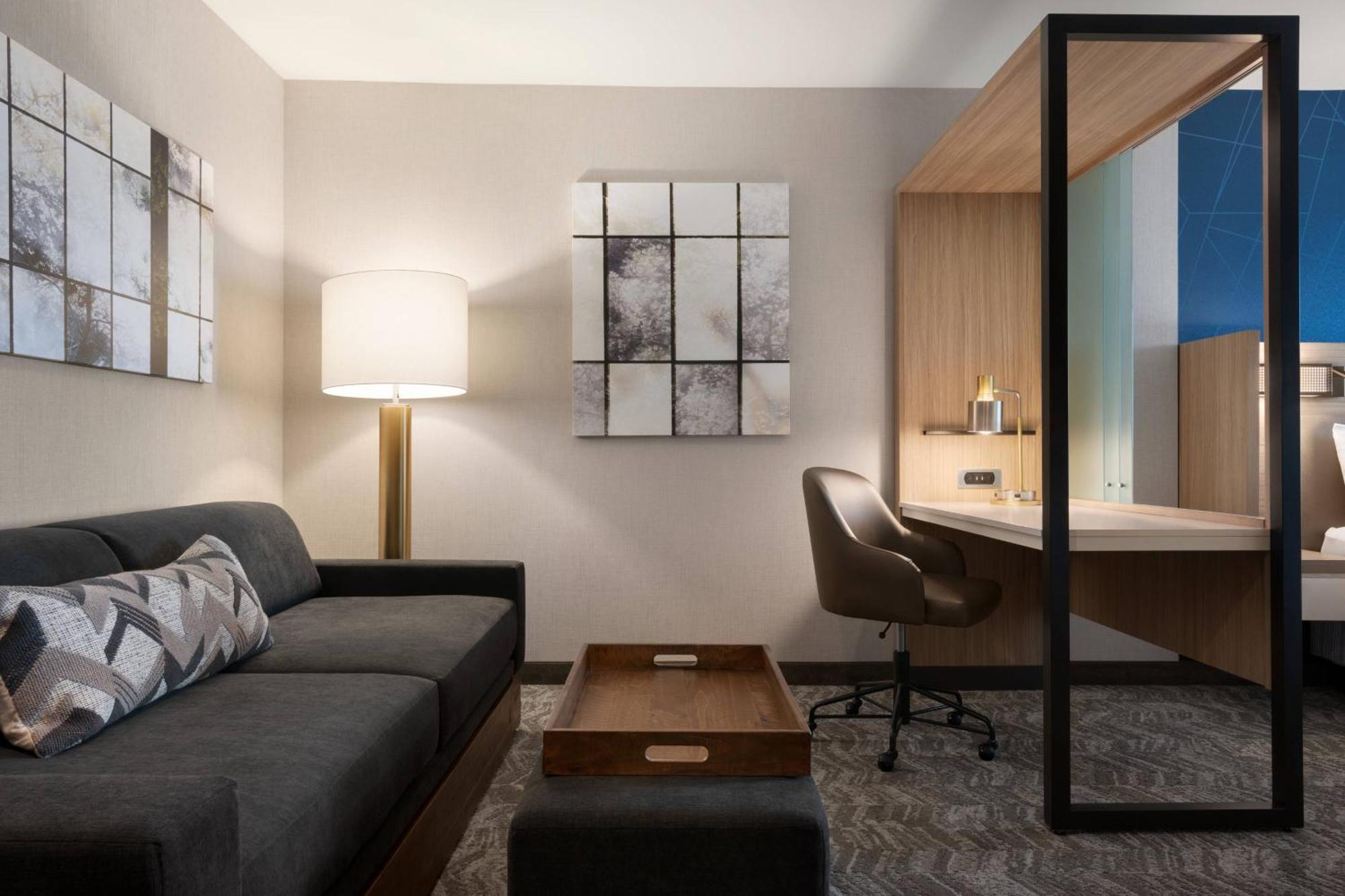 Springhill Suites By Marriott Milwaukee West/Вауватоса Екстер'єр фото
