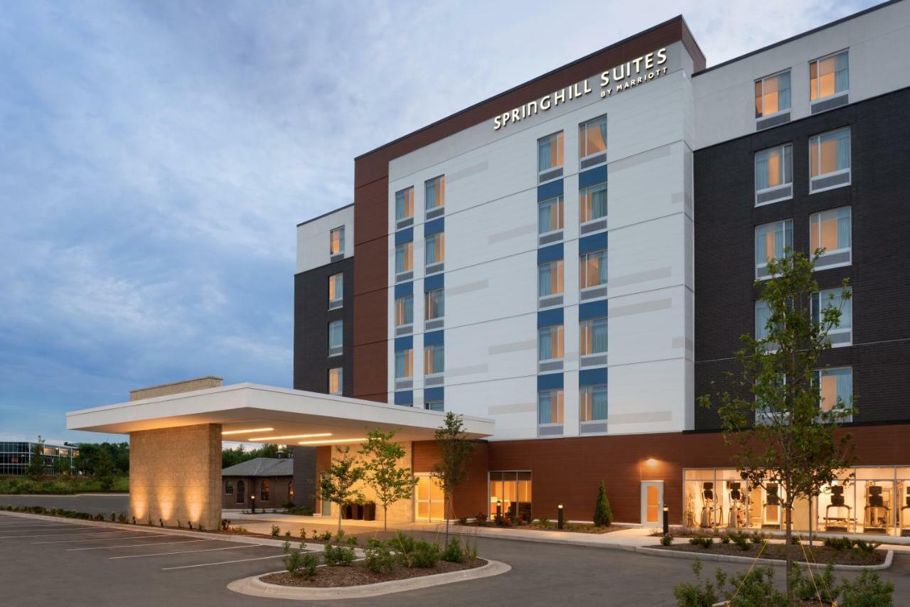 Springhill Suites By Marriott Milwaukee West/Вауватоса Екстер'єр фото